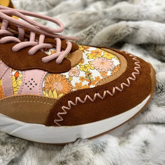 NWT Chelsea and Violet Lola Sneakers (Yellow Muliticolored) - Picture 3 of 7